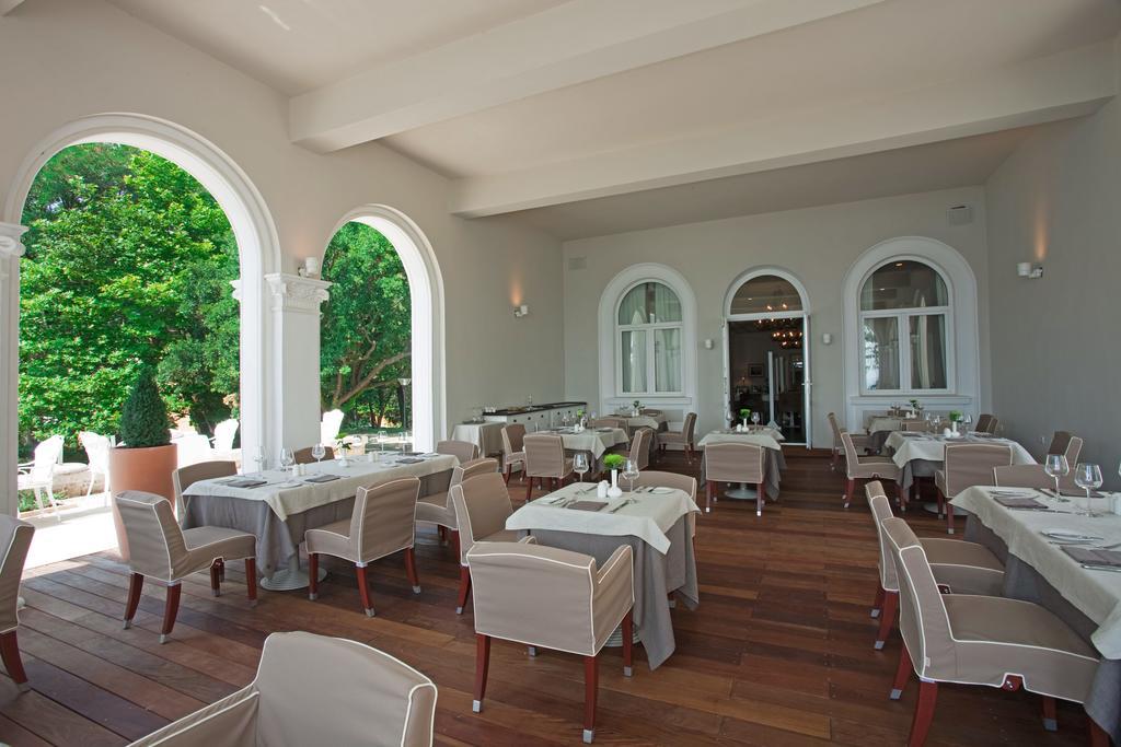 Hvd Boutique Hotel Oasis - Private Beach & Free Parking Golden Sands Bagian luar foto